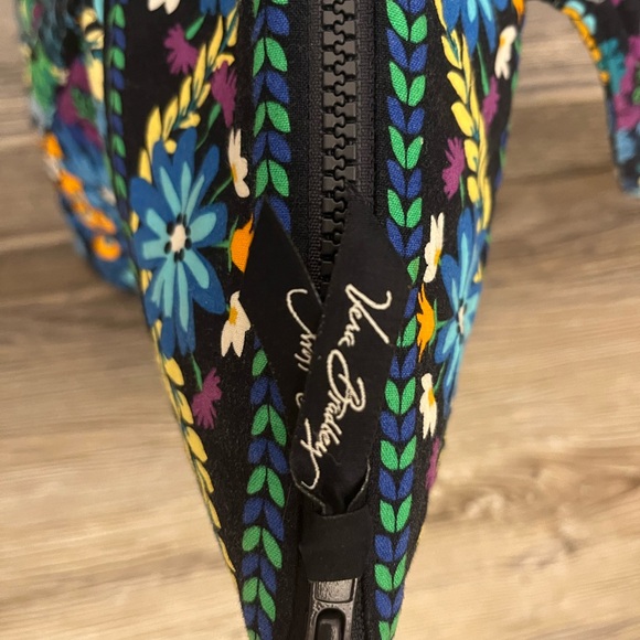 Vera Bradley Bags - Picture 12 of 16